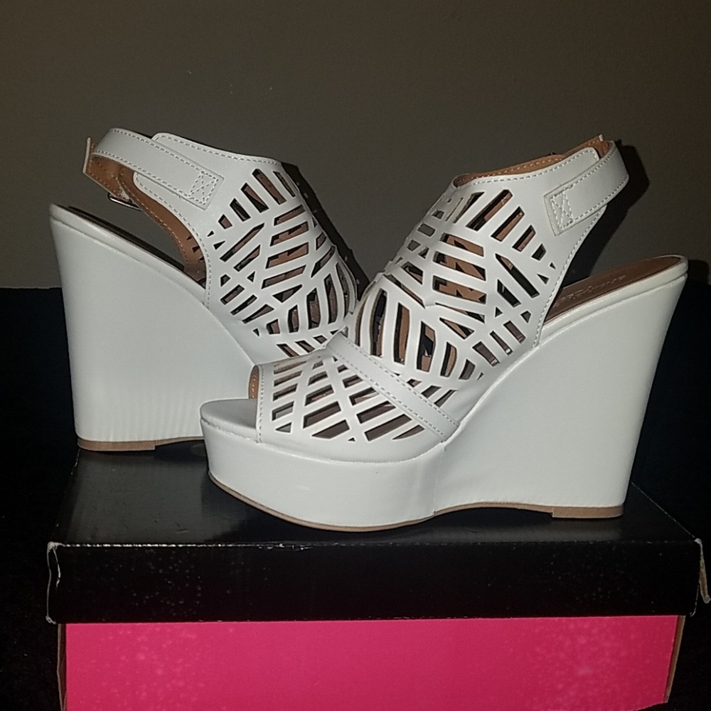 All White Wedges